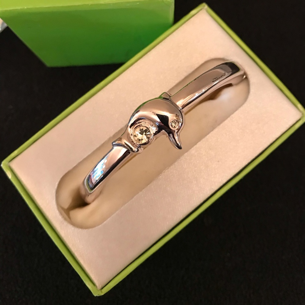 NIB-Dolphin clasp bracelet